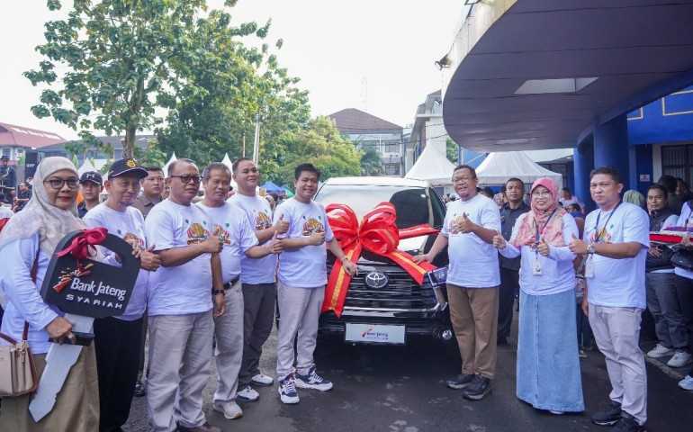 Bank Jateng Syariah Purwokerto Serahkan Mobil Operasional Untuk UMP