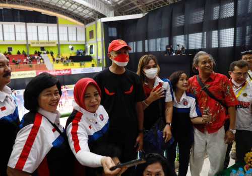 HEBOH, Tim Bola Voli Peserta Kejurnas Di Solo Kedatangan Tamu Spesial
