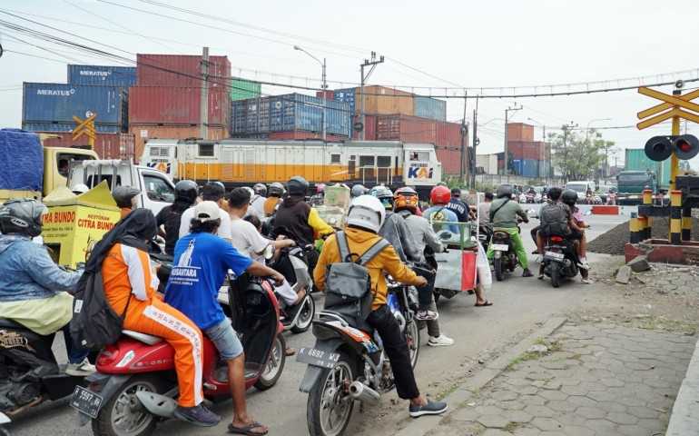 Demi Keamanan dan Keandalan Rel, Jalan Ronggowarsito Ditutup Sementara