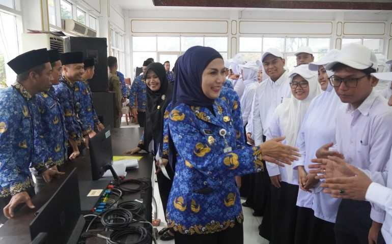 Serahkan SK CPNS 2024, Bupati Kendal Berpesan Agar Menjadi Abdi Negara dan Abdi Masyarakat Dengan Baik