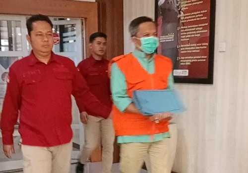 Kejati Jateng Tahan Mantan PJ Bupati Cilacap Awaluddin Muuri, Terseret Kasus Korupsi Rp237 Miliar