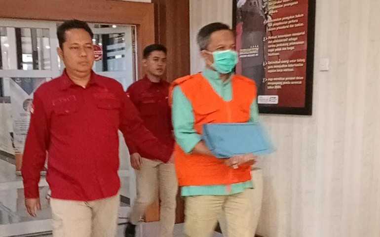 Kejati Jateng Tahan Mantan PJ Bupati Cilacap Awaluddin Muuri, Terseret Kasus Korupsi Rp237 Miliar