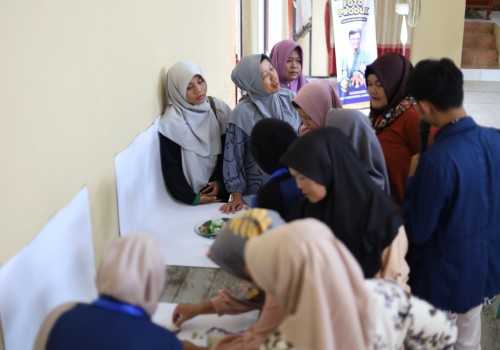 Strategi Visual di Era Digital: UMKM dan Pokdarwis Nongkosawit Dapat Pelatihan Fotografi Produk