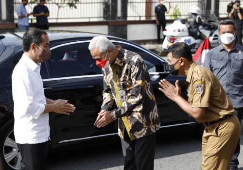 Cegah Inflasi, Ganjar Dampingi Jokowi Cek Harga Bahan Pokok Di Pasar Tradisional