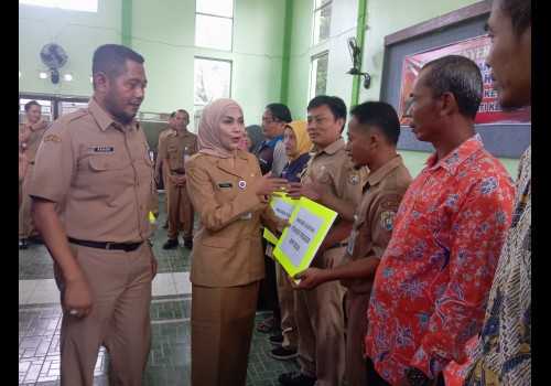 Tingkatkan Produksi Padi di Kendal, Pemerintah Daerah Barikan Alat Pertanian