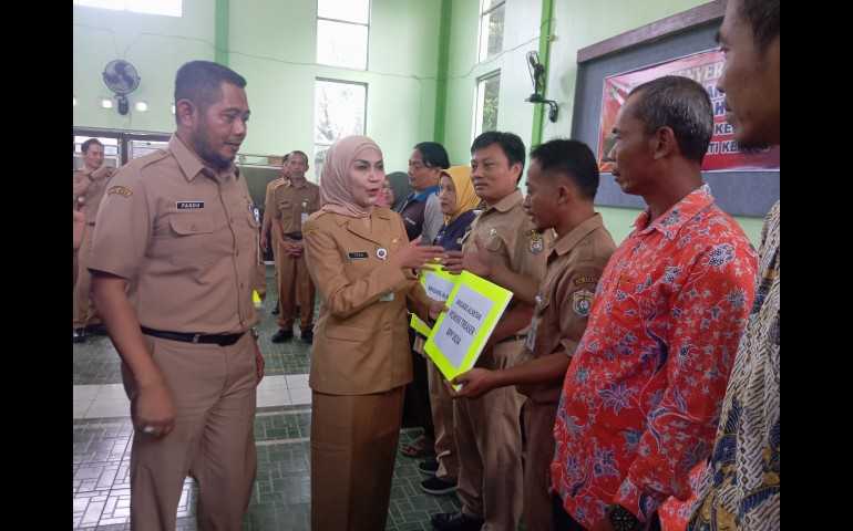 Tingkatkan Produksi Padi di Kendal, Pemerintah Daerah Barikan Alat Pertanian