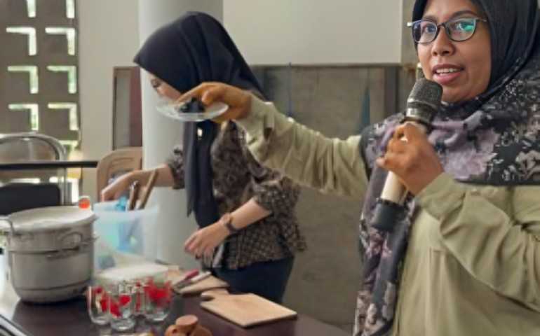 Empon-Empon Naik Kelas: Pelatihan UMKM Berbasis Digital di Kelurahan Gemah