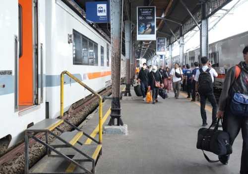 Stasiun Poncol dan Tawang Pimpin Keberangkatan KA Jarak Jauh Selama Juni