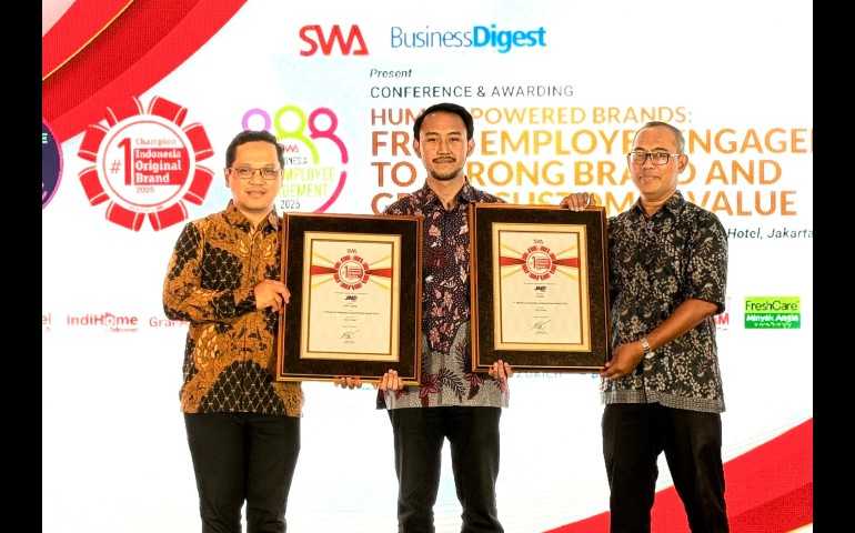 Konsisten Berkarya Selama 34 Tahun, JNE Panen Apresiasi di IOB Award