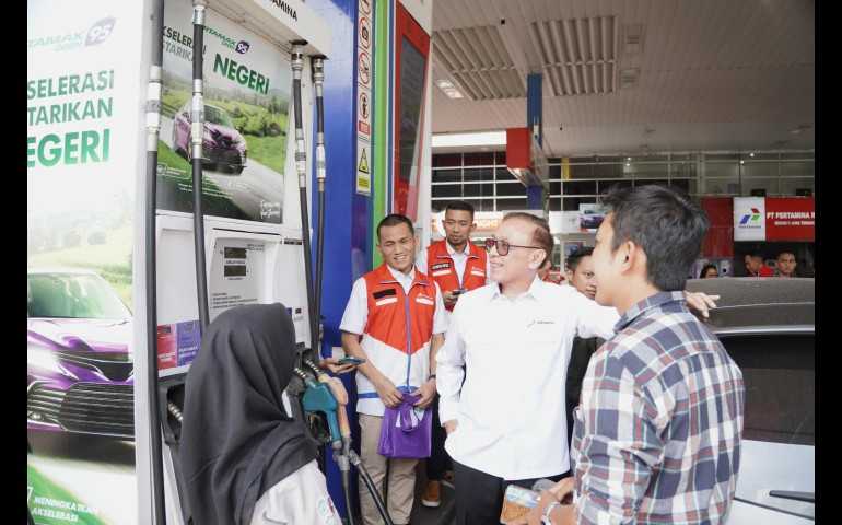 Lampaui Target, Komut Pertamina Iwan Bule Tinjau Penjualan Pertamax Green di Semarang