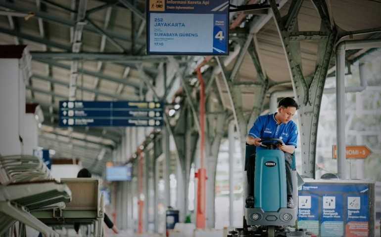 KAI Daop 1 Jakarta Tingkatkan Kebersihan Bordes Kereta, Jamin Keamanan Perjalanan