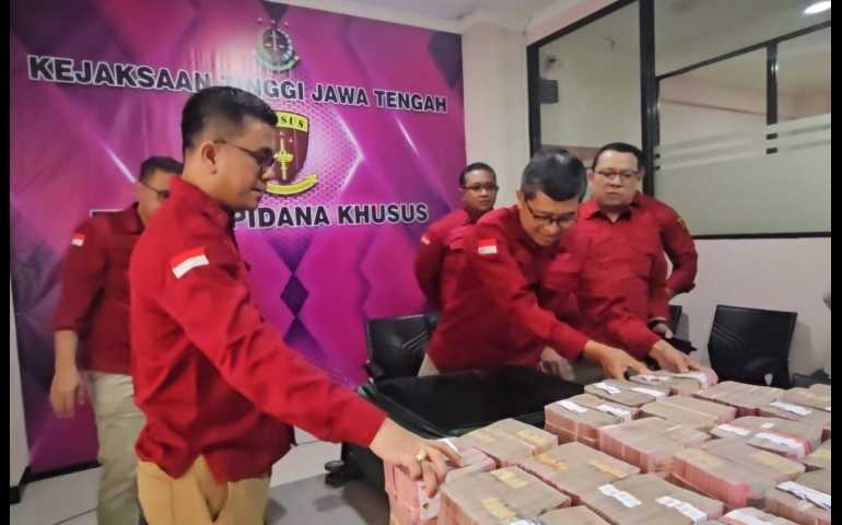 Kejati Jateng Kembali Lakukan Gebrakan, Sita Rp13 Miliar dalam Kasus Korupsi PT CSA BUMD Cilacap
