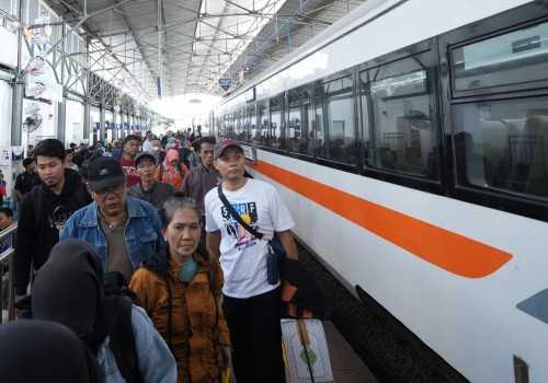 Semester Awal 2025, KA Lokal Daop 4 Jadi Andalan Transportasi Warga Antarwilayah