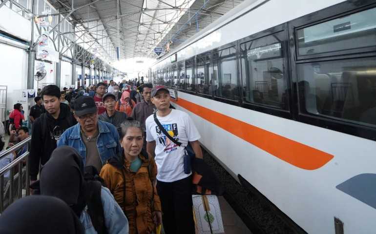 Semester Awal 2025, KA Lokal Daop 4 Jadi Andalan Transportasi Warga Antarwilayah