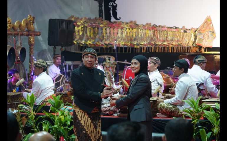 Pagelaran Wayang Kulit Dengan Lakon Srikandi Bangun Kendal, Bupati Meminta Agar Masyarakat Kendal Lebih Mengenal dan Mencintai Seni Tradisional