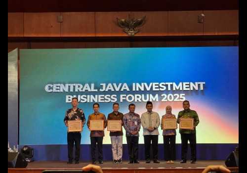 Mendapatkan Capaian Nilai Investasi Tertinggi, KEK dan Pemerintah Kabupaten Kendal Terima Penghargaan CJIBF 2025
