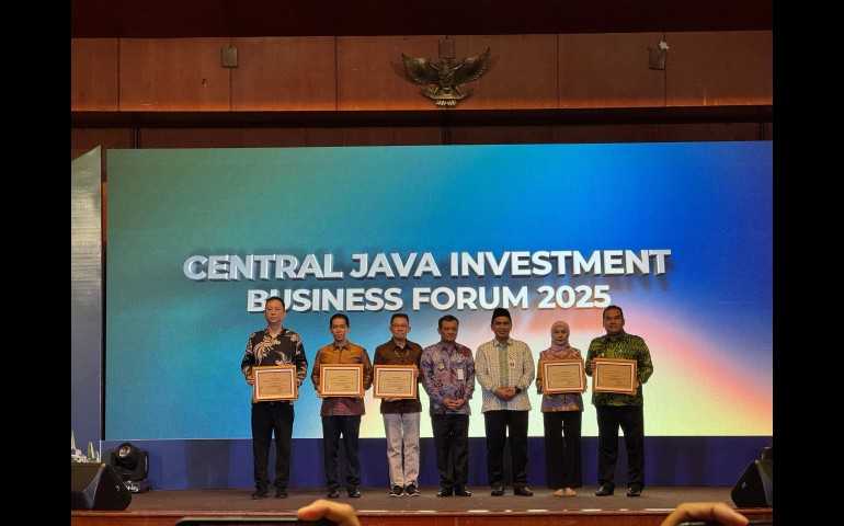 Mendapatkan Capaian Nilai Investasi Tertinggi, KEK dan Pemerintah Kabupaten Kendal Terima Penghargaan CJIBF 2025