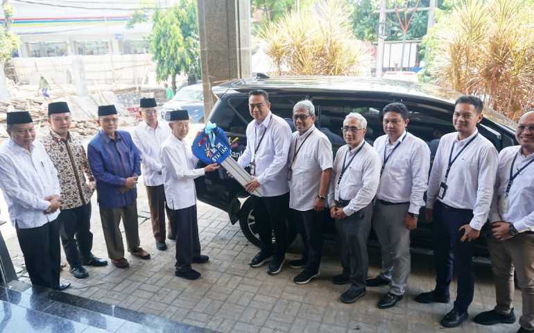 Bank Jateng Serahkan Mobil Operasional untuk Dukung Mobilitas BAZNAS Jateng