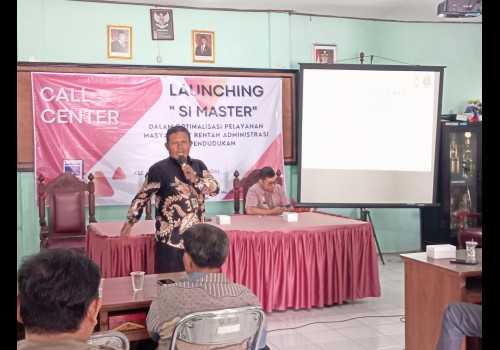 Moh Sobirin S, sos Kasi Pelayanan Umum Kecamatan Cepiring Launching Program Call Center Si Master