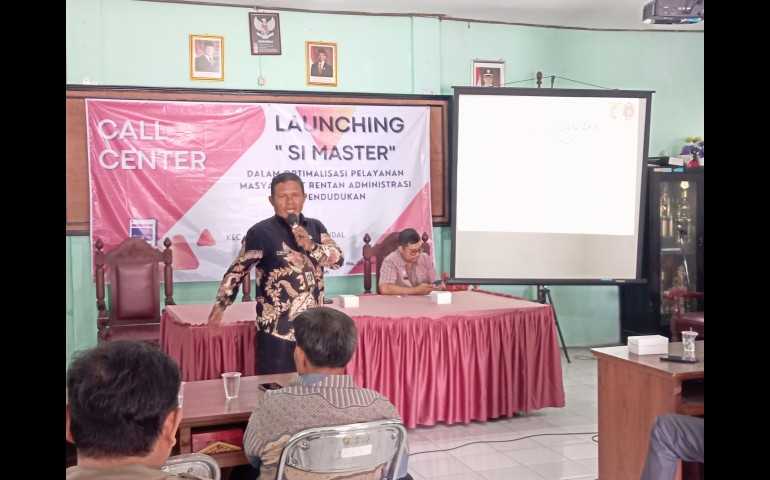 Moh Sobirin S, sos Kasi Pelayanan Umum Kecamatan Cepiring Launching Program Call Center Si Master