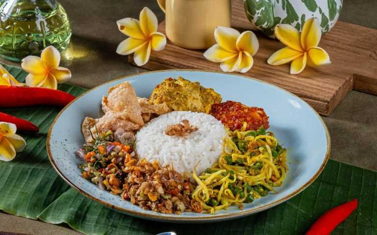 Hotel Grandhika Semarang Tawarkan Pengalaman Menginap yang Berbeda dengan Nasi Campur Bali