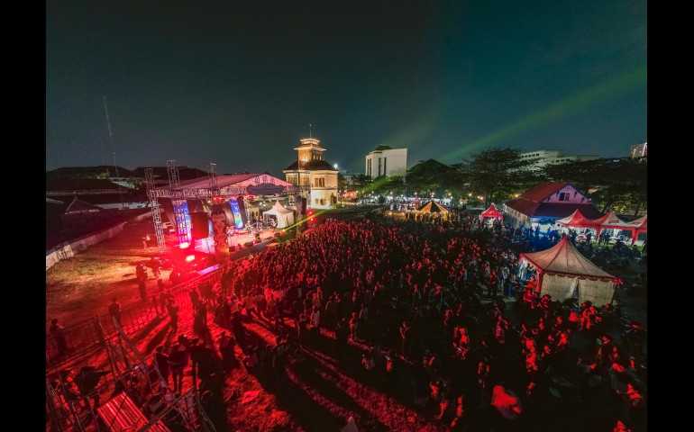 Dari Cholil ERK hingga Gubernur Jawa Tengah, Berikan Apresiasi Tinggi pada Hysteria di Opening Penta Klabs V