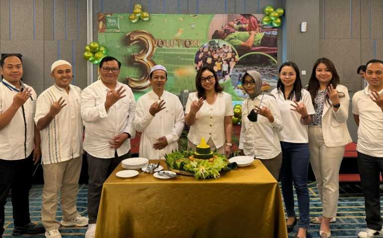 Tiga Tahun Berkarya, Ibis Styles Simpang Lima Tebar Kebaikan untuk Masyarakat Sekitar