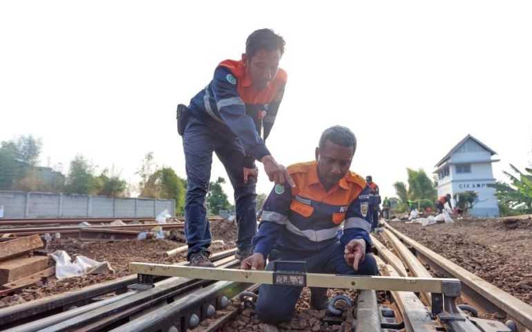 Desain Cerdas Rel Kereta Api: Fungsi Celah untuk Keamanan Jalur