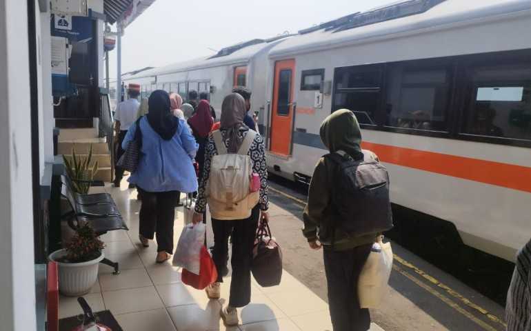 KAI Daop 4 Semarang Perkuat Pelayanan, Argo Muria Kini Singgah di Batang