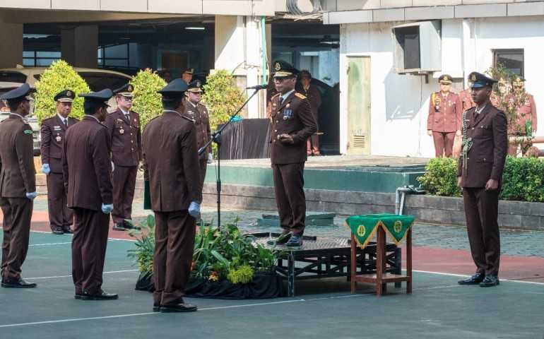 Keteladanan dari Barisan Depan, Pejabat Utama Kejati Jateng Jadi Petugas Upacara HUT RI Ke-80