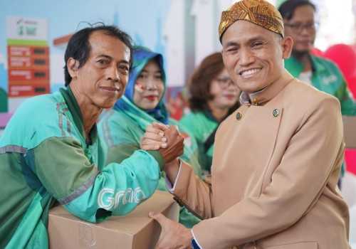 Rayakan HUT ke-80 RI, Pertamina Patra Niaga Hidupkan Semangat Merdeka di SPBU Lewat Santunan dan Lomba