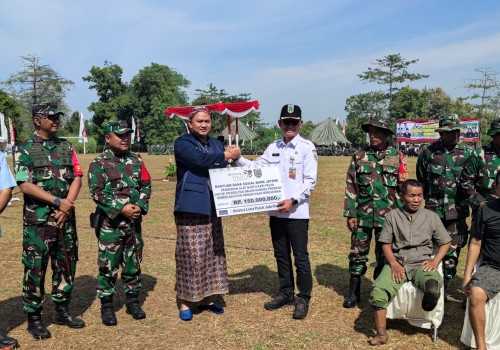 Bank Jateng Dukung Program Sosial dengan Serahkan Bantuan Kaki Palsu kepada Penyandang Disabilitas di Kudus