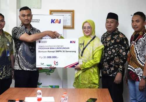 KAI Daop 4 Semarang Tebar Manfaat TJSL Rp78 Juta bagi Dunia Pendidikan dan Religi