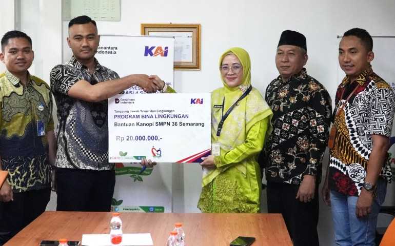 KAI Daop 4 Semarang Tebar Manfaat TJSL Rp78 Juta bagi Dunia Pendidikan dan Religi