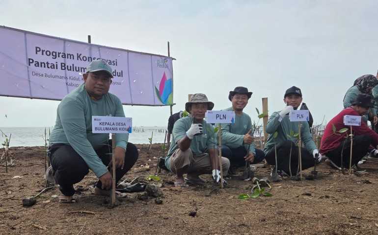 PLN UIP JBT Serahkan 1.900 Bibit Pohon untuk Konservasi Pantai di Pati: Energi Hijau bagi Masyarakat