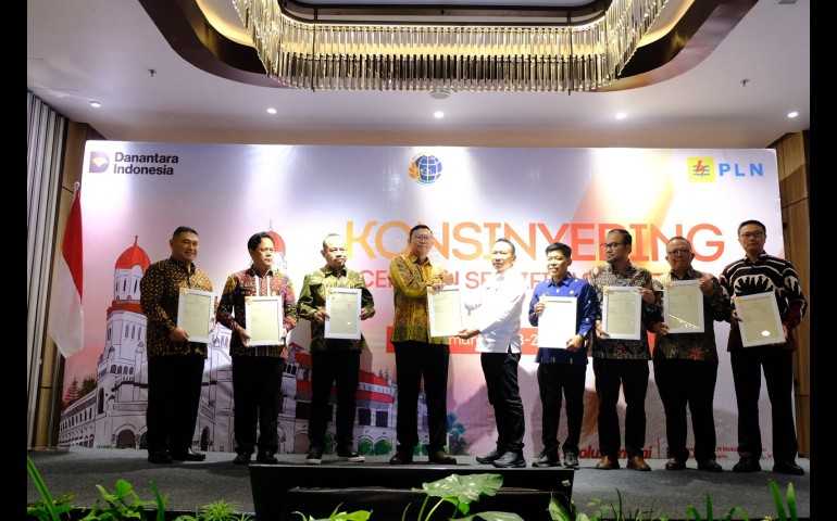 Wujud Nyata Pembangunan Infrastruktur Kelistrikan Sesuai Aturan yang Berlaku, PLN Terima 11 Sertifikat Hak Atas Tanah di Jawa Tengah