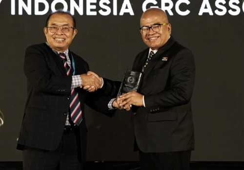 Integritas Nyata dalam Governansi, Amien Sunaryadi Dianugerahi GRC Lifetime Achievement Award 2025