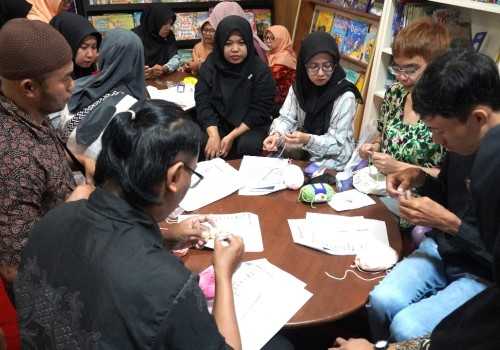 Pelatihan Merajut untuk Disabilitas di Cilacap: Kolaborasi Pemerintah dan Bank Jateng Dorong Kemandirian