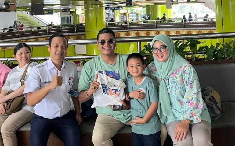 Hari Pelanggan Nasional 2025, KAI Daop 1 Jakarta Hadirkan Suasana Hangat di Stasiun Gambir