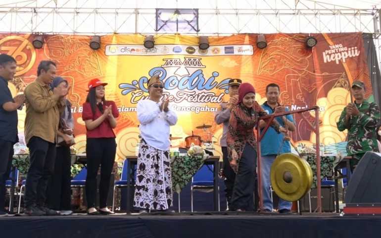 Bupati Kendal Dyah Kartika Permanasari, Ikut Karnaval Bersama Masyarakat Desa Magersari