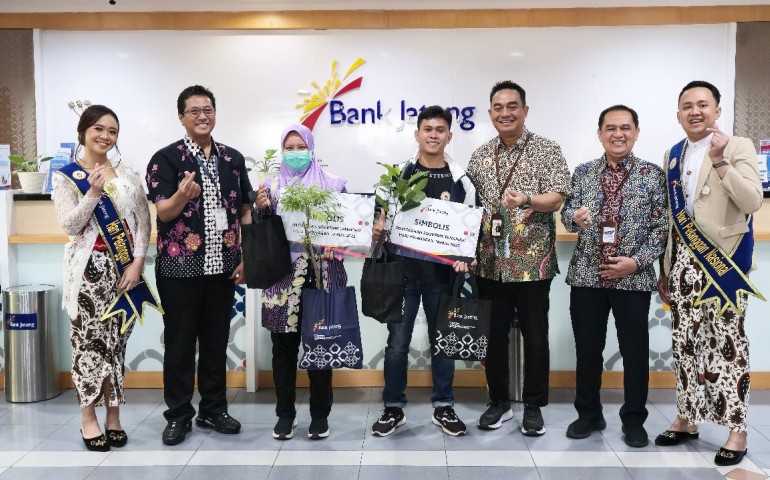 Bank Jateng Jadikan Hari Pelanggan Momen Apresiasi, Beri Bibit Tanaman sebagai Simbol Pertumbuhan dan Komitmen