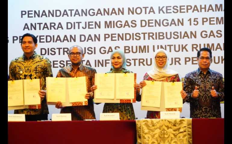 Bupati Kendal Lakukan Penandatanganan MoU Dengan Ditjen Migas Kementerian ESDM