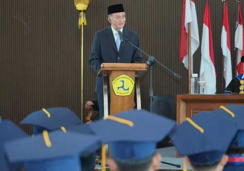 Wisuda ke 4 PUtech Semarang, Menteri PUPR Ajak Ahli Madya Teknik Jadi Agen Perubahan Bangsa
