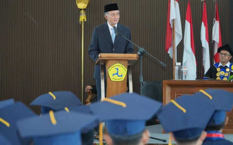 Wisuda ke 4 PUtech Semarang, Menteri PUPR Ajak Ahli Madya Teknik Jadi Agen Perubahan Bangsa