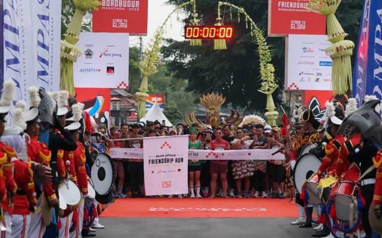Stride to Glory: Bank Jateng Friendship Run Purwokerto Padukan Lari Sehat dan Pemberdayaan UMKM Lokal