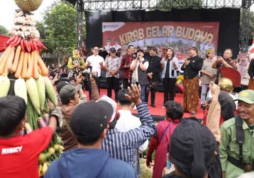 Semarang Bangkitkan Spirit Kebangsaan Lewat Kirab Budaya dan Pawai Gunungan