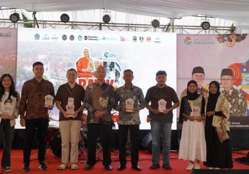 Imigrasi Wonosobo Tampil Memikat, Sabet Juara II Stand Terbaik di Festival Batik Magelang 2025