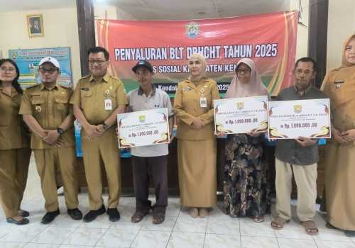 Bupati Kendal Salurkan BLT DBHCHT 2025, Ribuan Buruh Tani Tembakau dan Cengkeh Dapat Bantuan Rp1,2 Juta