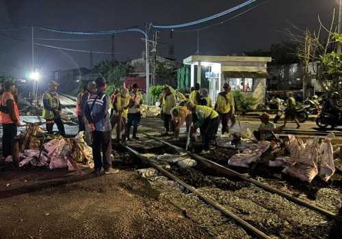 KAI Daop 4 Semarang Benahi Rel di Kaligawe, Pengendara Diminta Kurangi Kecepatan