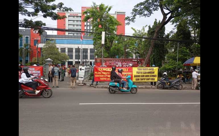 Pekerja PT Anugrah Mandiri Teknik Demo, Tuntut Pembayaran Proyek di RSD Wongsonegoro